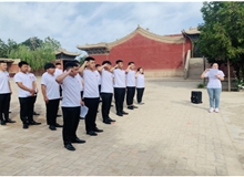 “緬懷先烈，瞻仰紅色文化”