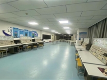 【光伏工程實(shí)訓(xùn)基地】<br/>PLC理實(shí)一體化實(shí)訓(xùn)室
